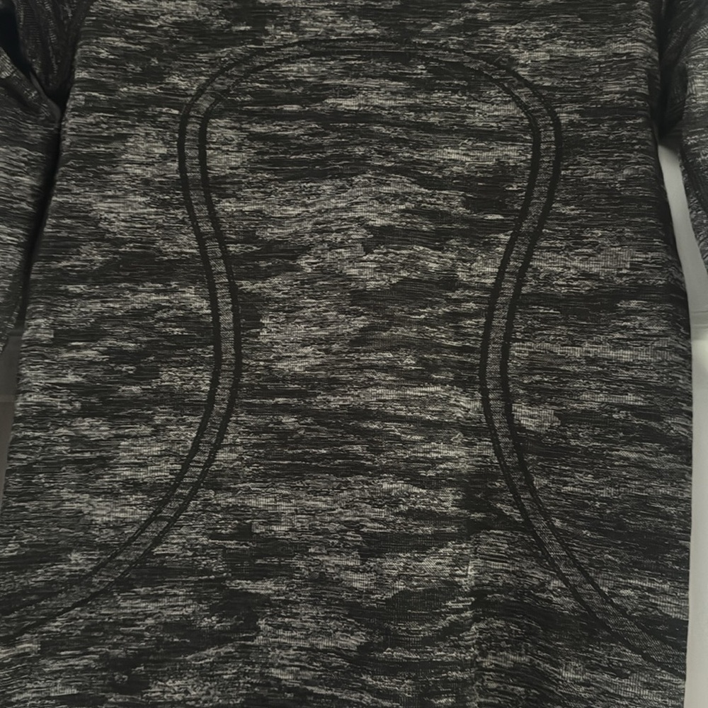 LULULEMON Women's Long Sleeve Top Gray Black Heathered Running size 6 - Picture 2 of 5
